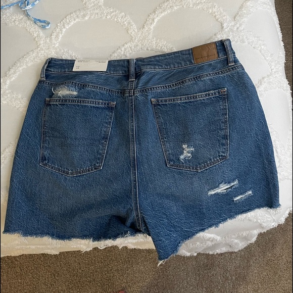 Size 12 American Eagle Mom Shorts (Highest Rise) - Picture 1 of 2